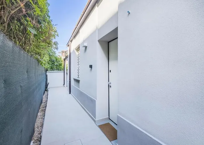 Escape - In The Heart Of Motorvalley Apartament Modena